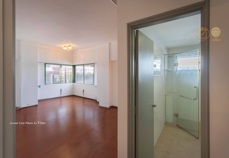 Spring & Summer Villa