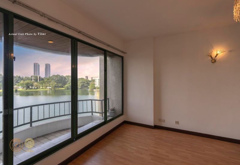 Spring & Summer Villa