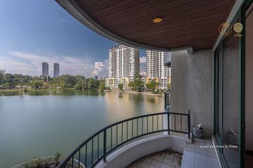 Spring & Summer Villa