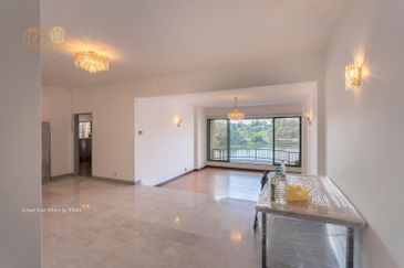 Spring & Summer Villa