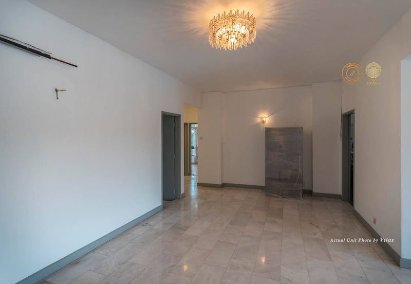 Spring & Summer Villa