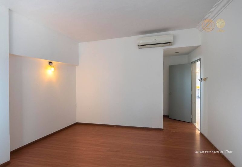 Spring & Summer Villa