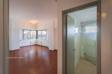 Spring & Summer Villa