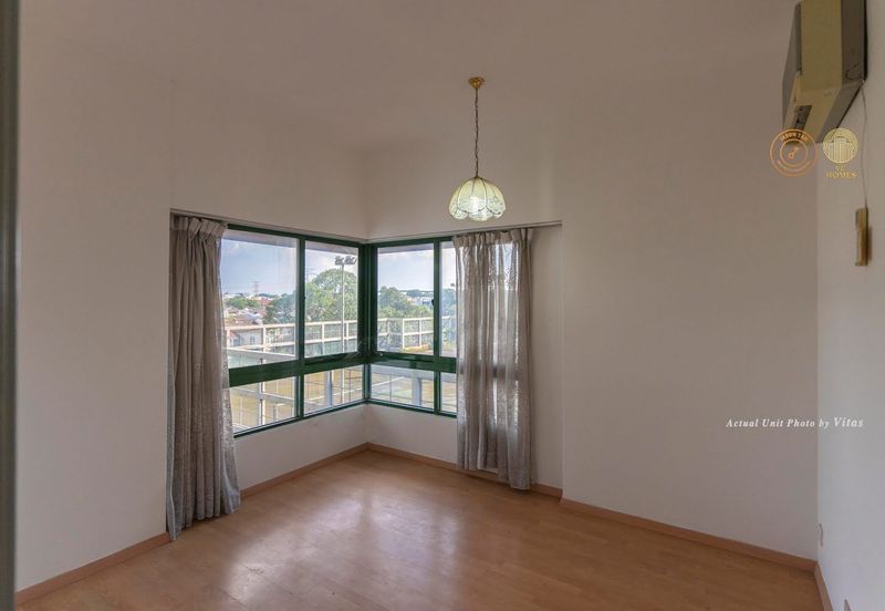 Spring & Summer Villa