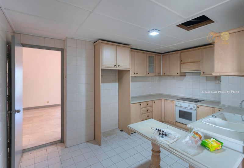 Spring & Summer Villa