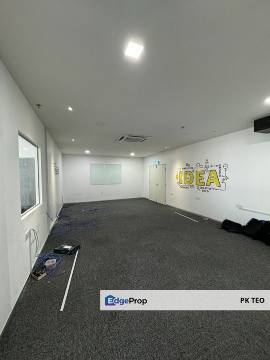 Nicely renovated office lot, move in condition for rent, Johor, Bukit Indah