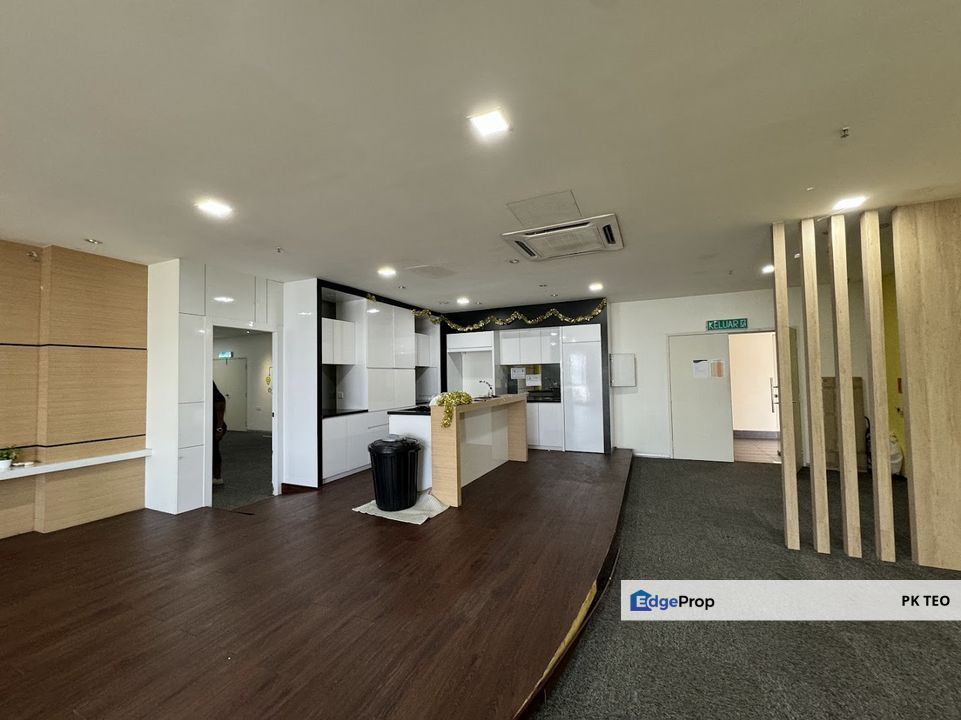 Nicely renovated office lot, move in condition for rent, Johor, Bukit Indah