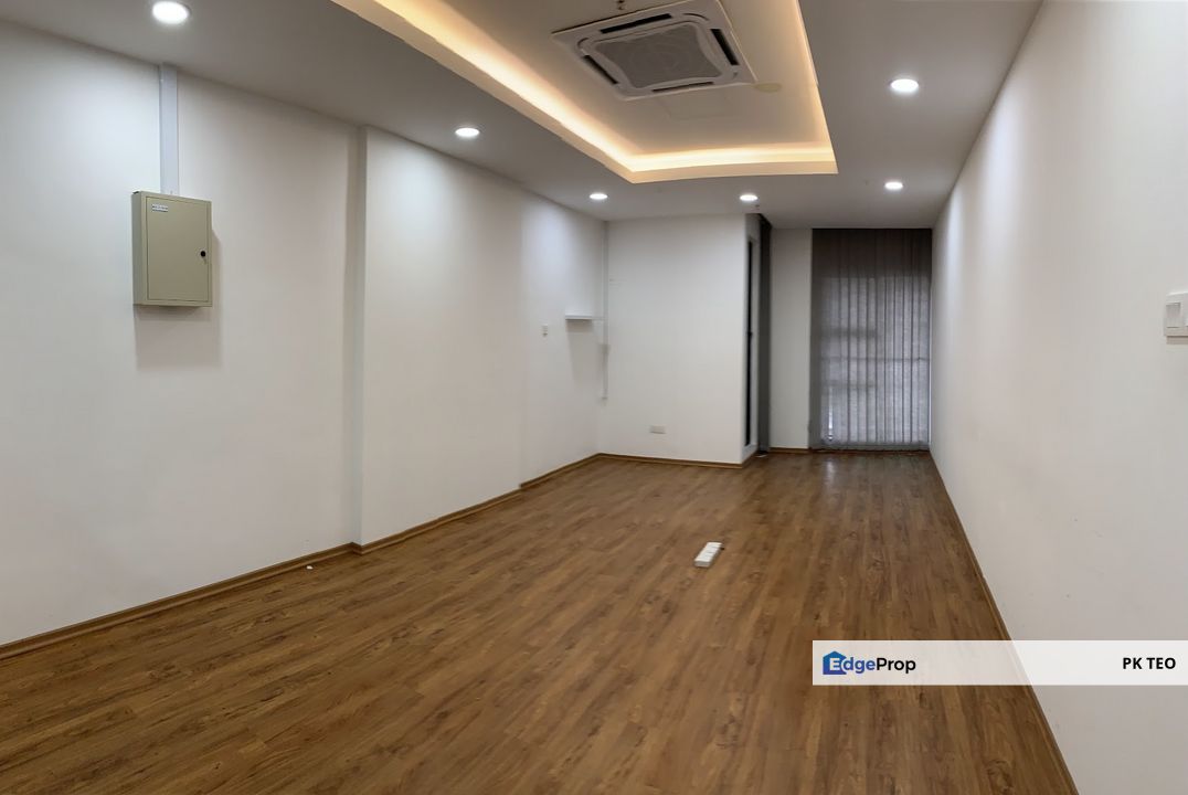 Renovated office suite at prime location in Bukit Indah, Johor, Bukit Indah