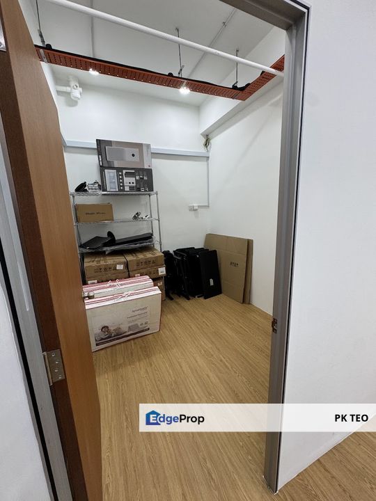 Partial renovated office at prime location in Bukit Indah Johor Bahru, Johor, Bukit Indah