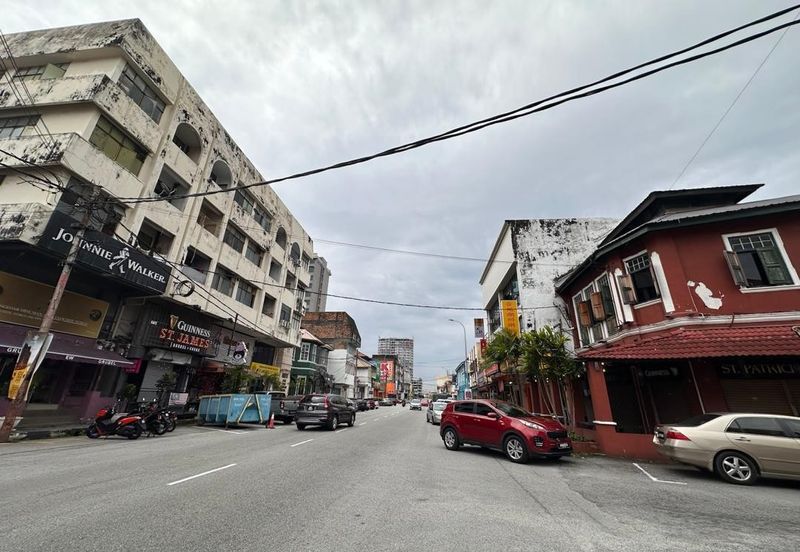 Freehold Property- Double Storey Corner Shop For Sale in Jalan Raja Ekram Ipoh(Crowded area)  