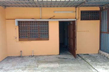 1.5 Storey Shop Lot For Sale in Silibin Ipoh