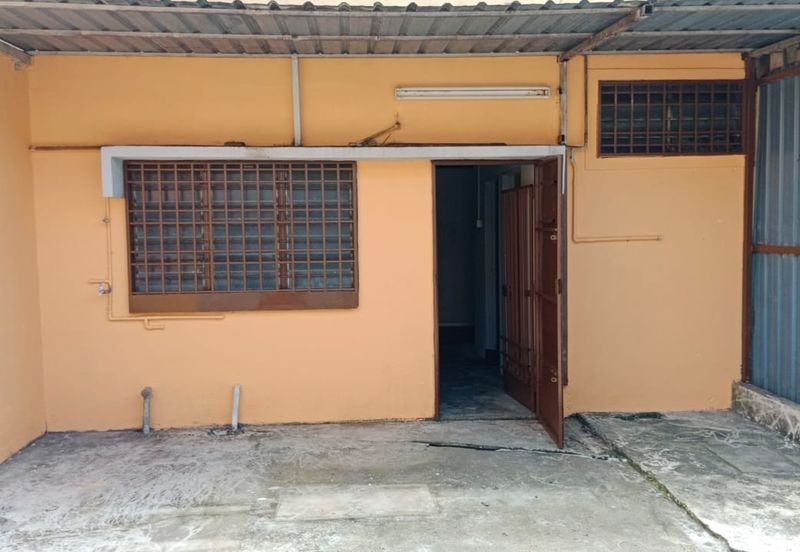 1.5 Storey Shop Lot For Sale in Silibin Ipoh