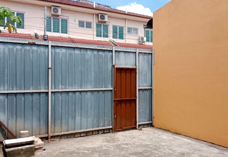 1.5 Storey Shop Lot For Sale in Silibin Ipoh