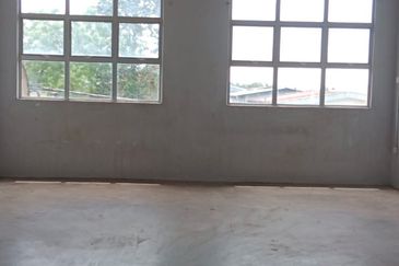 1.5 Storey Shop Lot For Sale in Silibin Ipoh