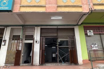 1.5 Storey Shop Lot For Sale in Silibin Ipoh