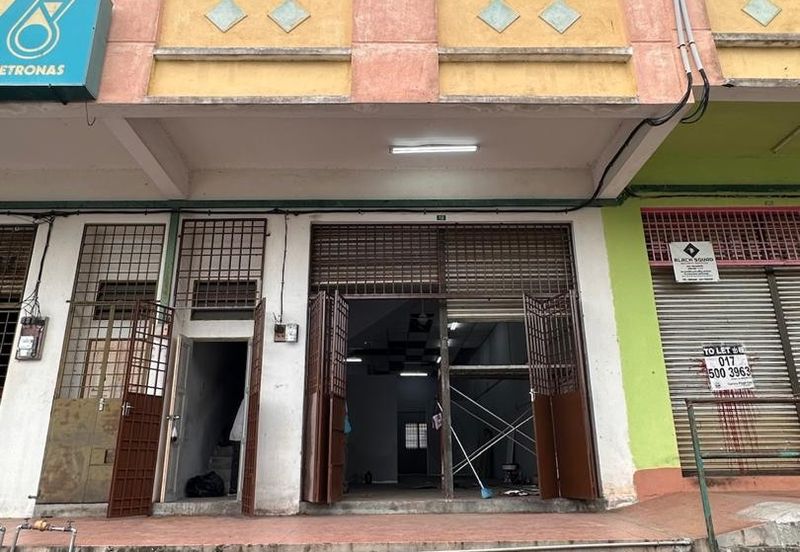 1.5 Storey Shop Lot For Sale in Silibin Ipoh
