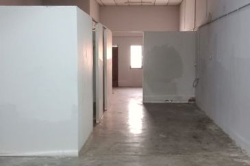 1.5 Storey Shop Lot For Sale in Silibin Ipoh