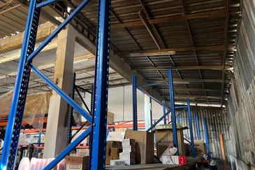 1.5 Storey Semi D Factory For Sale in Jelapang / Silibin Ipoh 