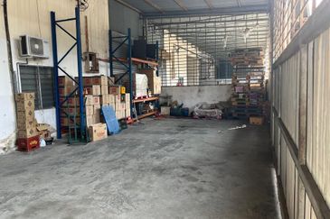 1.5 Storey Semi D Factory For Sale in Jelapang / Silibin Ipoh 