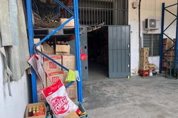 1.5 Storey Semi D Factory For Sale in Jelapang / Silibin Ipoh 