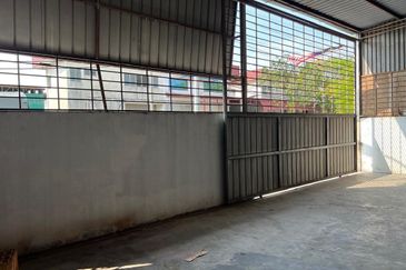 1.5 Storey Semi D Factory For Sale in Jelapang / Silibin Ipoh 