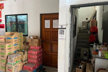 1.5 Storey Semi D Factory For Sale in Jelapang / Silibin Ipoh 