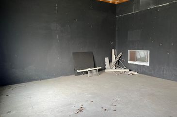 1.5 Storey Semi D Factory For Sale in Jelapang / Silibin Ipoh 