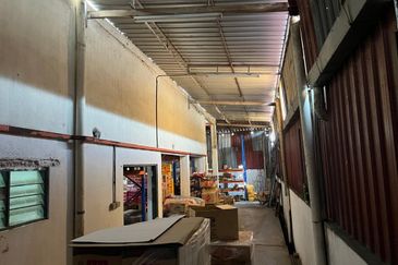 1.5 Storey Semi D Factory For Sale in Jelapang / Silibin Ipoh 