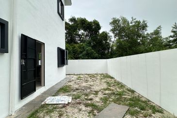 Double Storey Bungalow House at Station 18 Ipoh-Brand New 