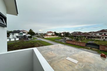 Double Storey Bungalow House at Station 18 Ipoh-Brand New 