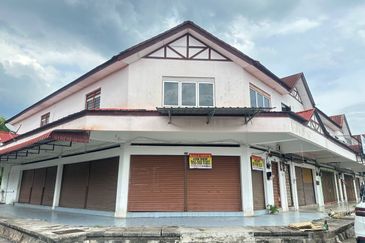 Double Storey Corner Shop For Sale in Taman Sri Ampang Ipoh 