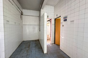 Double Storey Corner Shop For Sale in Taman Sri Ampang Ipoh 