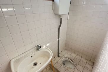 Double Storey Corner Shop For Sale in Taman Sri Ampang Ipoh 