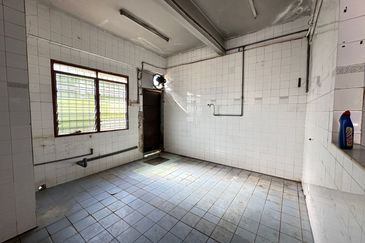 Double Storey Corner Shop For Sale in Taman Sri Ampang Ipoh 