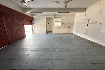 Double Storey Corner Shop For Sale in Taman Sri Ampang Ipoh 