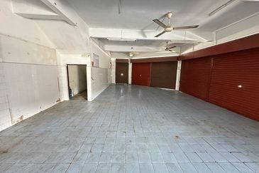 Double Storey Corner Shop For Sale in Taman Sri Ampang Ipoh 