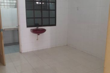 Double Storey House For Rent at Klebang Ipoh-Partially Furnished