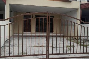 Double Storey House For Rent at Klebang Ipoh-Partially Furnished