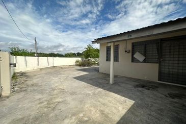 Single Storey Corner House For rent in Pengkalan Ipoh-Bigger Land area