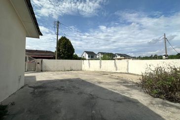 Single Storey Corner House For rent in Pengkalan Ipoh-Bigger Land area