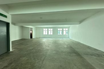 Ipoh Station 18 1st Floor 2nd Floor unit For Rent-Crowded Area 