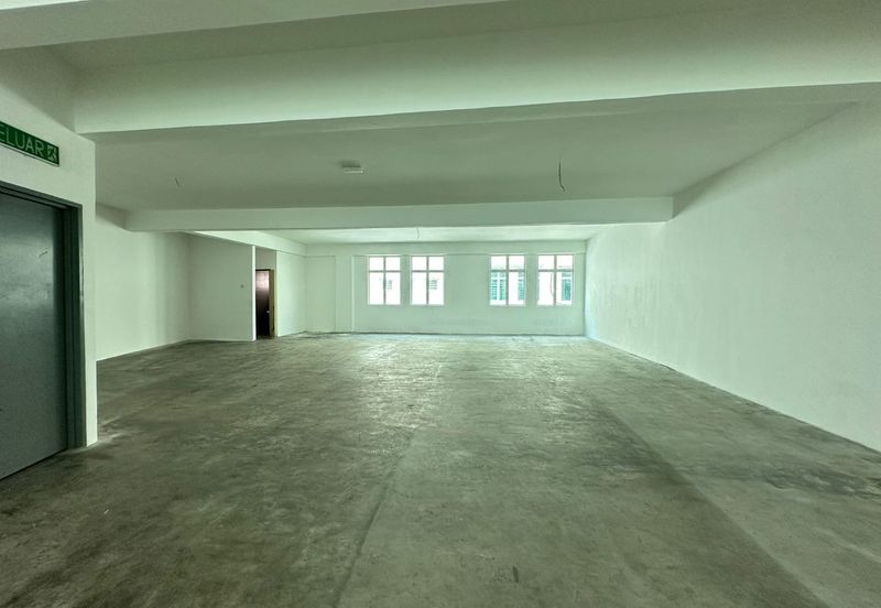 Ipoh Station 18 Shop/office lot For Rent- 1st Floor 2nd Floor available-Crowded Area 