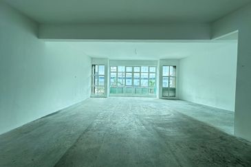 Ipoh Station 18 Shop/office lot For Rent- 1st Floor 2nd Floor available-Crowded Area 