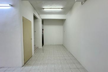 Double Storey House For Sale in Menglembu Ipoh-Convenience area and Move in condition  