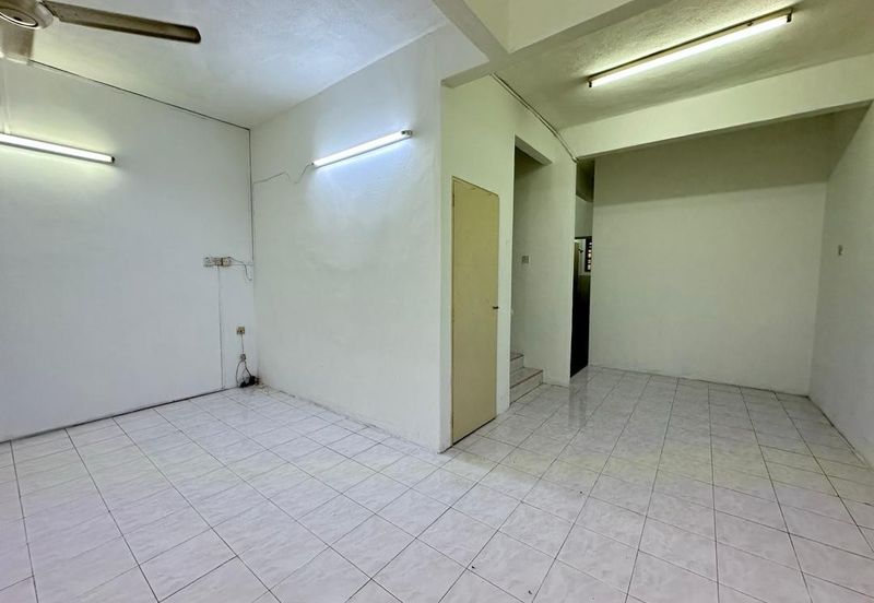 Double Storey House For Sale in Menglembu Ipoh-Convenience area and Move in condition  