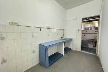 Double Storey House For Sale in Menglembu Ipoh-Convenience area and Move in condition  