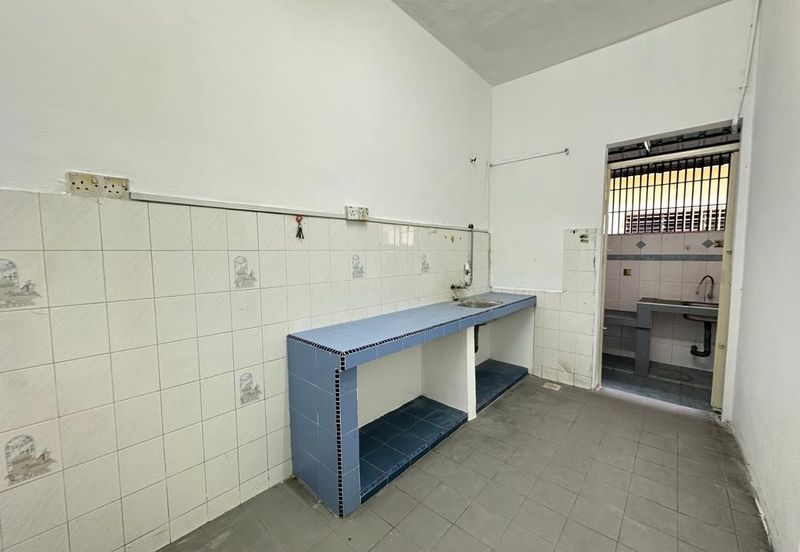 Double Storey House For Sale in Menglembu Ipoh-Convenience area and Move in condition  