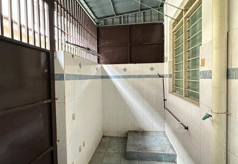 Double Storey House For Sale in Menglembu Ipoh-Convenience area and Move in condition  