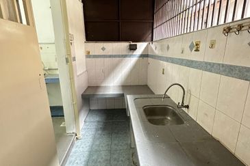 Double Storey House For Sale in Menglembu Ipoh-Convenience area and Move in condition  