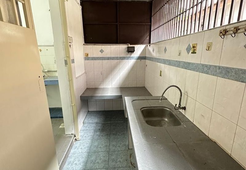 Double Storey House For Sale in Menglembu Ipoh-Convenience area and Move in condition  